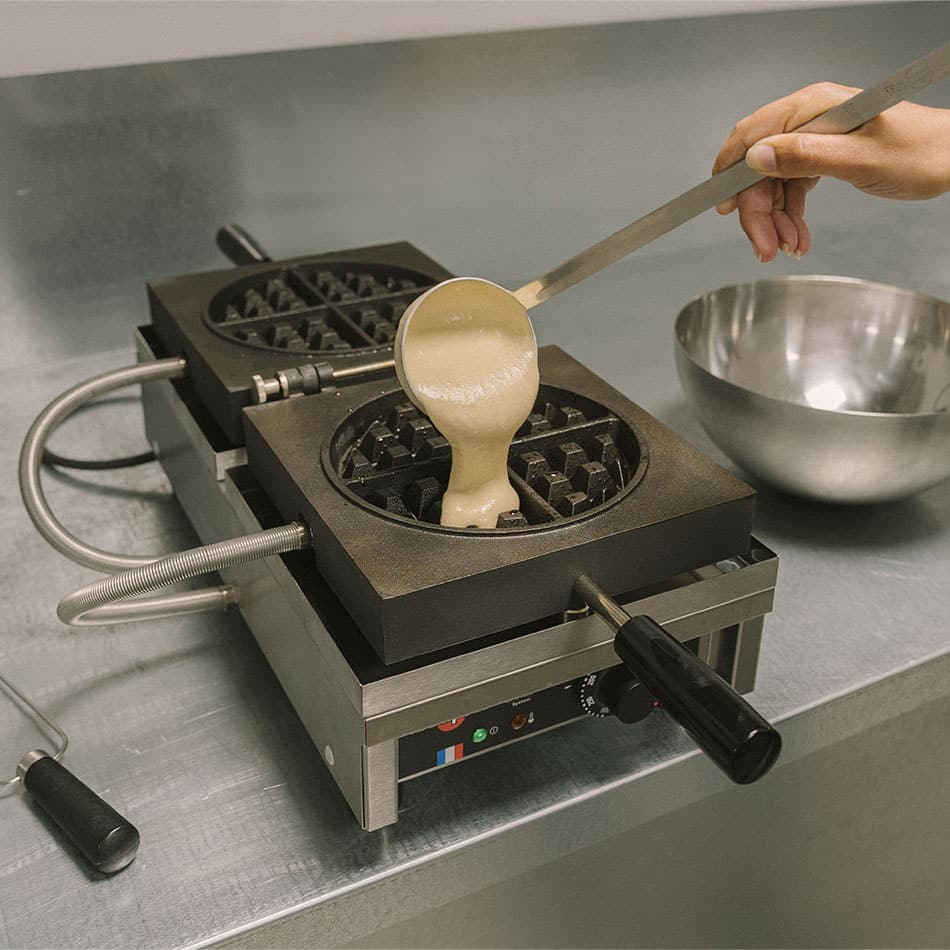 Gaufrier professionnel 180° Krampouz en utilisation